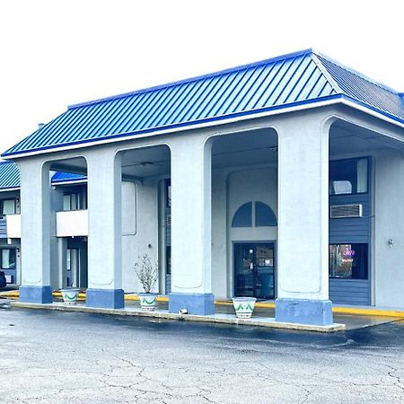 Rodeway Inn & Suites Plymouth Hwy 64 Exterior photo