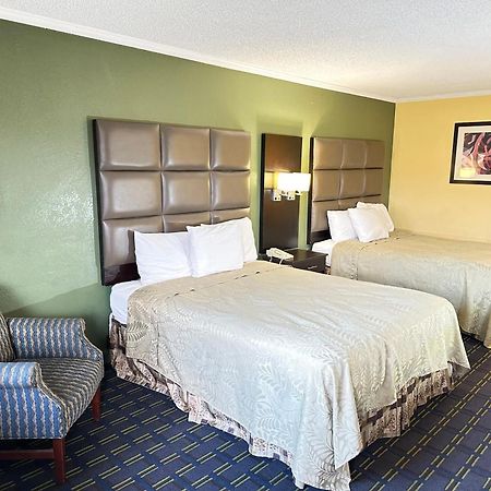 Rodeway Inn & Suites Plymouth Hwy 64 Exterior photo